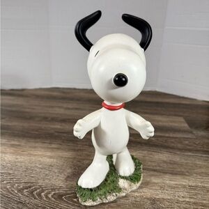 Vintage Peanuts Dancing Snoopy Garden Statute 11.5 Inch Figurine United Feature